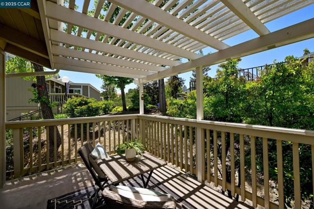 433 Ridgeview Dr, Pleasant Hill CA: https://media.crmls.org/mediaz/f192b220-4fa0-4162-9918-237971878873.jpg