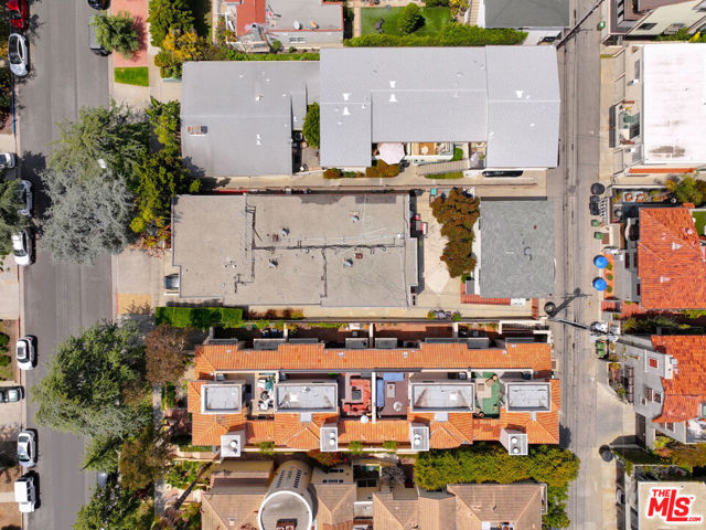 833 15th Street, Santa Monica CA: https://media.crmls.org/mediaz/f192c89c-efe7-484f-bae6-406e42f98fce.jpg