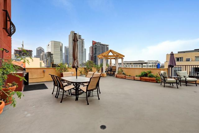 1601 India St, San Diego CA: https://media.crmls.org/mediaz/f19310f3-69d3-49b8-b597-eb4dfdf796a7.jpg