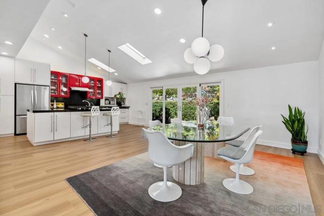 7645 Caminito Coromandel, La Jolla CA: https://media.crmls.org/mediaz/f1935d16-70c4-4c93-8be8-a5f745dcc71f.jpg