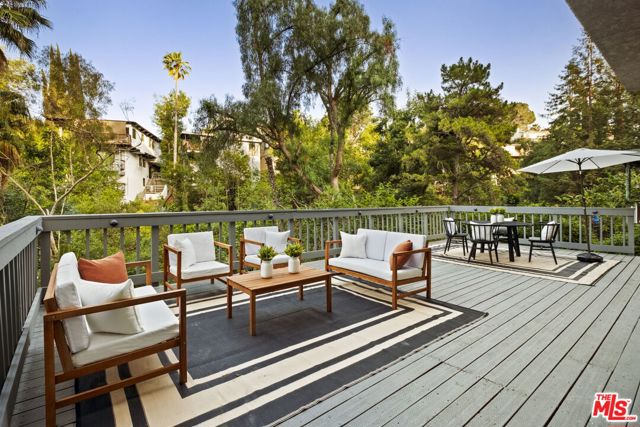 980 Oneonta Drive, Los Angeles CA: https://media.crmls.org/mediaz/f1937387-ebfb-482d-bac7-6c34f630fadb.jpg