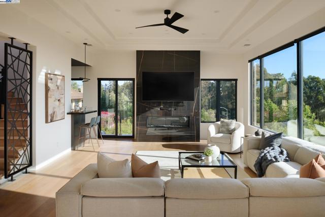1615 Vinehill Court, Fremont CA: https://media.crmls.org/mediaz/f193ae9f-a0f8-4379-80e3-132ba25e2de8.jpg