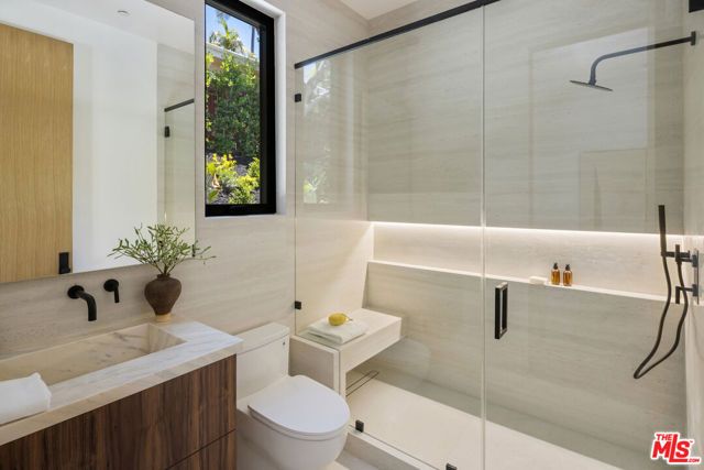 9715 Arby Drive, Beverly Hills CA: https://media.crmls.org/mediaz/f194368b-3cce-469f-aa98-0d0bf1af7404.jpg