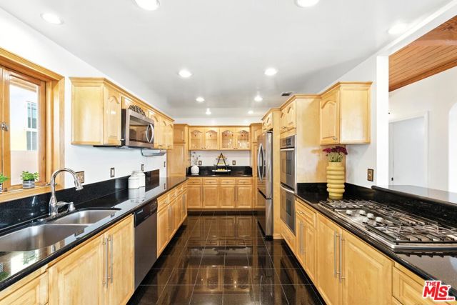 4134 W 60th Street, Los Angeles CA: https://media.crmls.org/mediaz/f1947b5f-b44c-4517-a7c9-1b68f6fac8c7.jpg