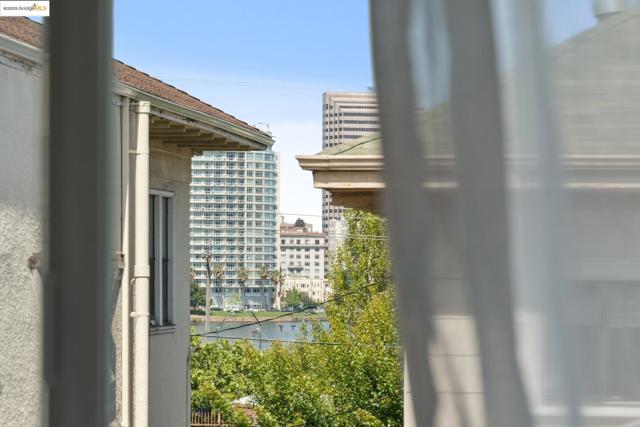 319 E 17Th St, Oakland CA: https://media.crmls.org/mediaz/f194df83-58be-4963-befa-c25d75340338.jpg