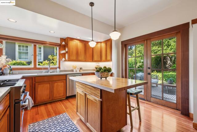 1309 Arch St, Berkeley CA: https://media.crmls.org/mediaz/f1952615-b85e-4321-8144-229a9b9be6e7.jpg
