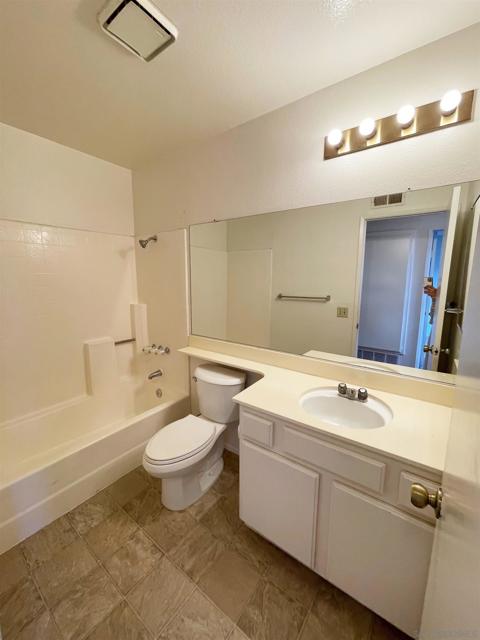 4165 Porte de Merano, San Diego, California 92122, 3 Bedrooms Bedrooms, ,2 BathroomsBathrooms,Townhouse,For Sale,Porte de Merano,250020986SD