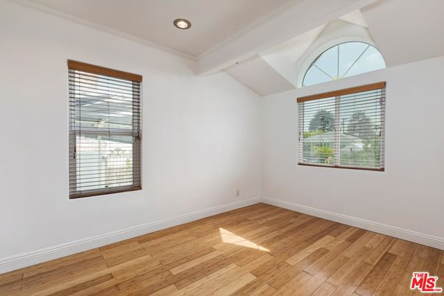 5049 Hesperia Avenue, Encino CA: https://media.crmls.org/mediaz/f1952dda-54a4-4ecc-a101-50fdaec35726.jpg