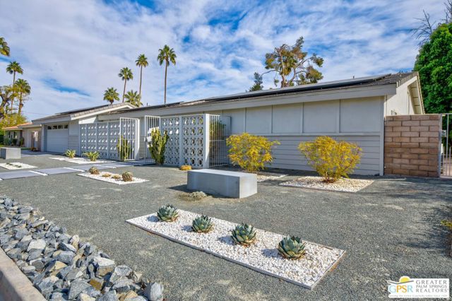 2002 S Bobolink Lane, Palm Springs CA: https://media.crmls.org/mediaz/f19550c5-88b8-4421-a1f6-ddfdced57c4f.jpg