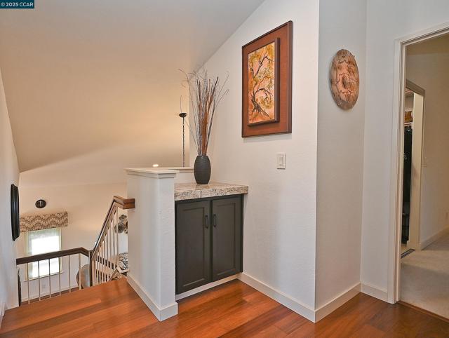 594 Morning Glory Dr, Benicia CA: https://media.crmls.org/mediaz/f1959b09-ba8e-4bba-b722-c4725abe7cfc.jpg