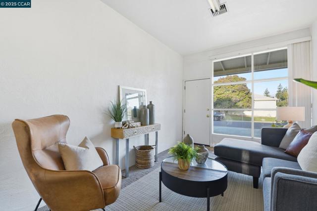 1035 Orange st, Concord CA: https://media.crmls.org/mediaz/f195c300-7c60-4c30-80fc-91744489bb67.jpg