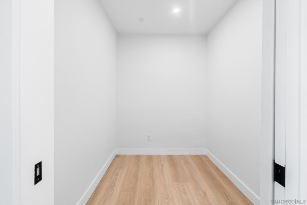 https://media.crmls.org/mediaz/f195cdfa-5a6e-48ce-855c-790085d3e637.jpg?preset=X-Large