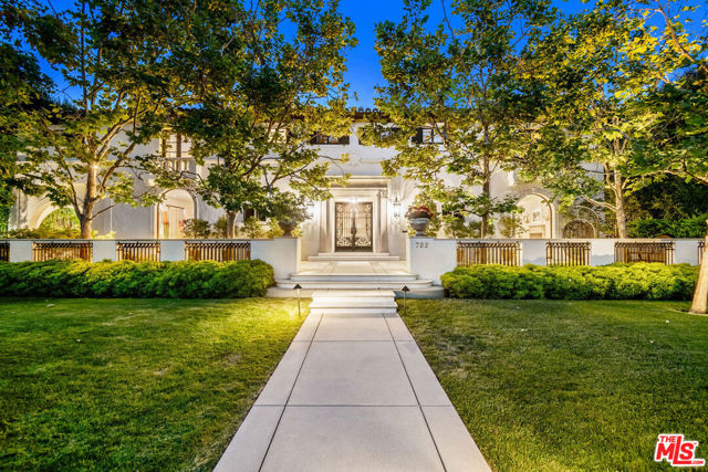 722 N Maple Drive, Beverly Hills CA: https://media.crmls.org/mediaz/f19674cd-473a-4e86-9dc6-e246c2947225.jpg