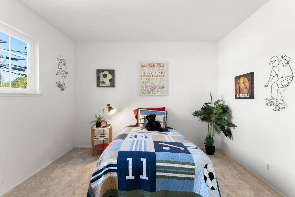 https://media.crmls.org/mediaz/f196f145-f59b-4185-823a-b83877c6cdf9.jpg?preset=X-Large