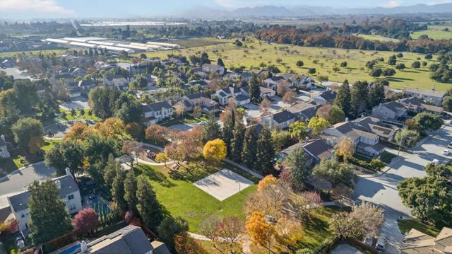 19127 Legend Court, Morgan Hill CA: https://media.crmls.org/mediaz/f1981a02-3ebb-4b97-abee-353320bbde5e.jpg