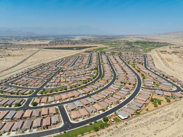 43606 Treviso Drive, Indio CA: https://media.crmls.org/mediaz/f1991f11-f1e6-4ebd-ba9b-3f3878f623e7.jpg