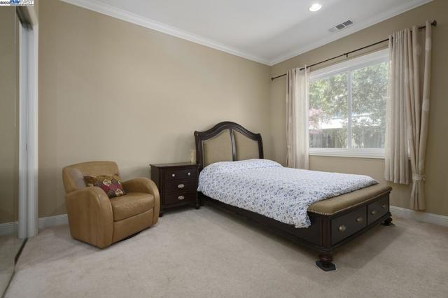 3272 Ashbourne Cir, San Ramon CA: https://media.crmls.org/mediaz/f1995f15-37a1-4b5a-88d3-896ea2f0dab3.jpg