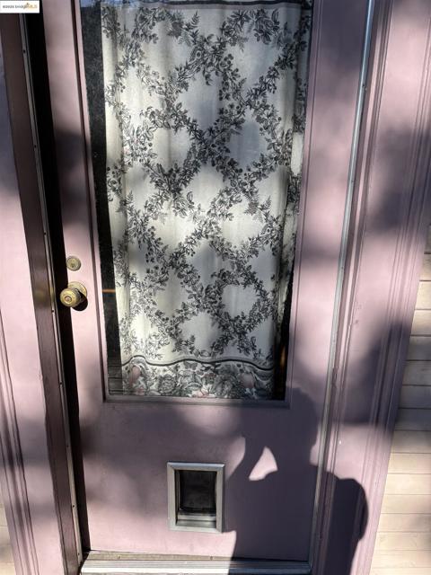 35 Randwick Ave, Oakland CA: https://media.crmls.org/mediaz/f1997e05-81f1-40c4-aaaf-8eb71b2efd2b.jpg