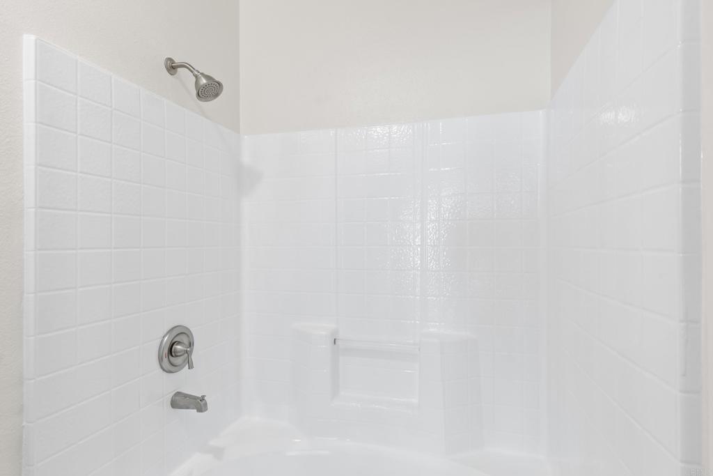 https://media.crmls.org/mediaz/f199ac87-828b-495b-9bec-cdec506b312c.jpg?preset=X-Large