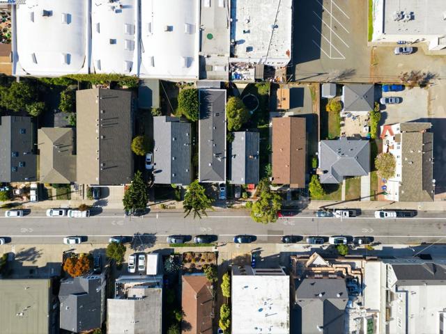 930 Kains Ave, Albany CA: https://media.crmls.org/mediaz/f199ba73-f1f8-4e4c-8515-c2e554a1248d.jpg