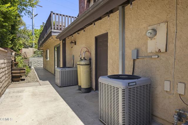 835 Woodgrove Road, Fillmore CA: https://media.crmls.org/mediaz/f19a4bbd-66f7-44fa-b9a3-c73fbfc28b34.jpg