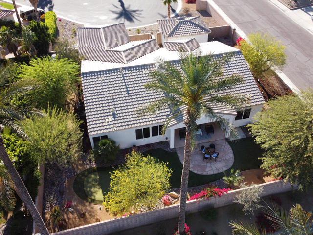 44520 Via Terra Nova, La Quinta CA: https://media.crmls.org/mediaz/f19b1e46-15b6-4b95-9a28-ab561607992d.jpg