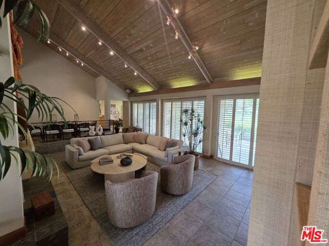 34725 Mission Hills Drive, Rancho Mirage CA: https://media.crmls.org/mediaz/f19b74f5-44dd-4711-b19a-e14f4a32f16c.jpg