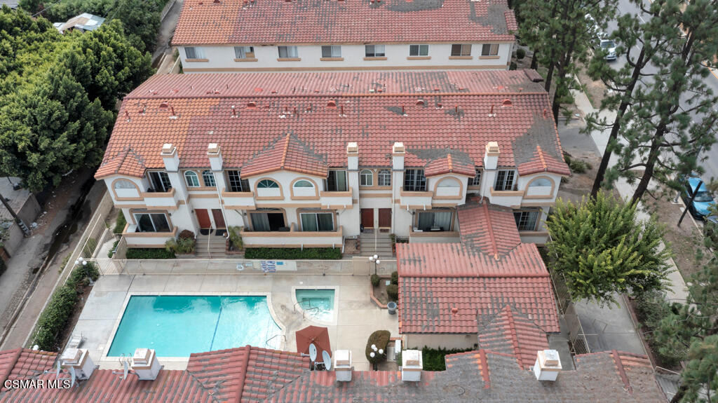 https://media.crmls.org/mediaz/f19b8867-9826-422e-9af0-495499f59639.jpg?preset=X-Large