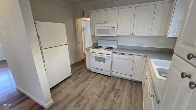 Detail Gallery Image 9 of 26 For 1483 N Altadena Dr, Pasadena,  CA  - 2 Beds | 1 Baths