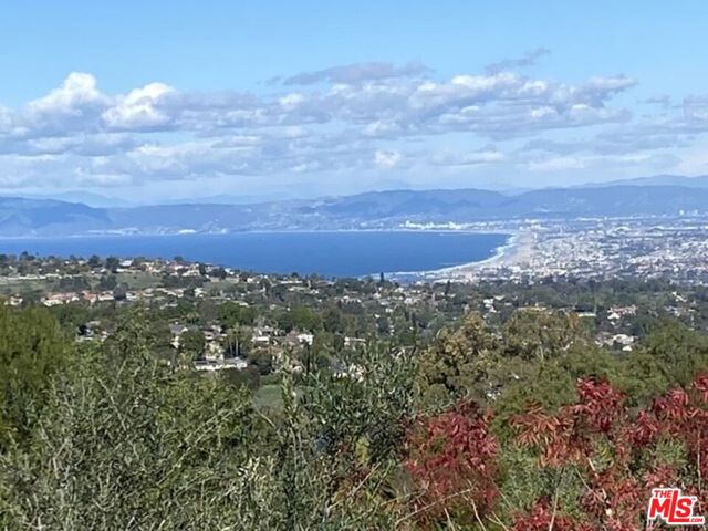 30 Portuguese Bend Road, Rolling Hills, California 90274, 4 Bedrooms Bedrooms, ,4 BathroomsBathrooms,Residential,Sold,Portuguese Bend,25552299