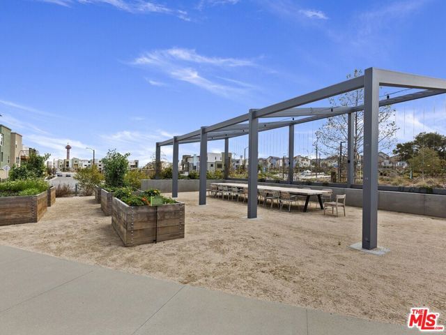 27457 Flycatcher Place, Valencia CA: https://media.crmls.org/mediaz/f19ca596-f8cf-42cd-8581-017daf37527a.jpg