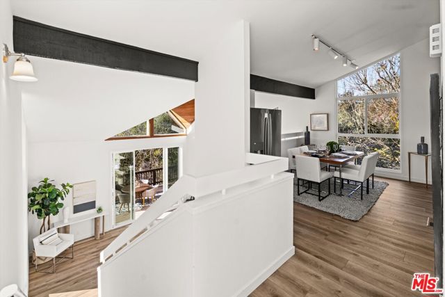 827 Cheltenham Road, Santa Barbara CA: https://media.crmls.org/mediaz/f19ce147-0ed6-420b-b880-3c5c9bc4281d.jpg