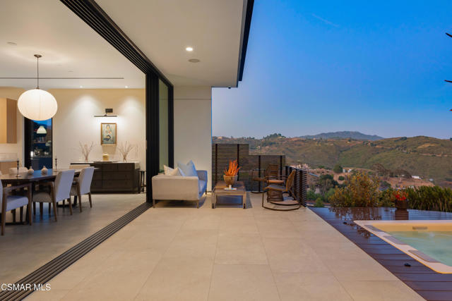 33433 Decker School Road, Malibu CA: https://media.crmls.org/mediaz/f19d6bed-79da-490d-8753-9314b857aced.jpg