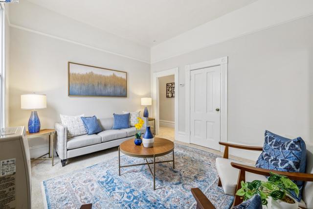 545 Central Ave, Alameda CA: https://media.crmls.org/mediaz/f19d8652-a285-458c-beb0-46f4b16a828d.jpg