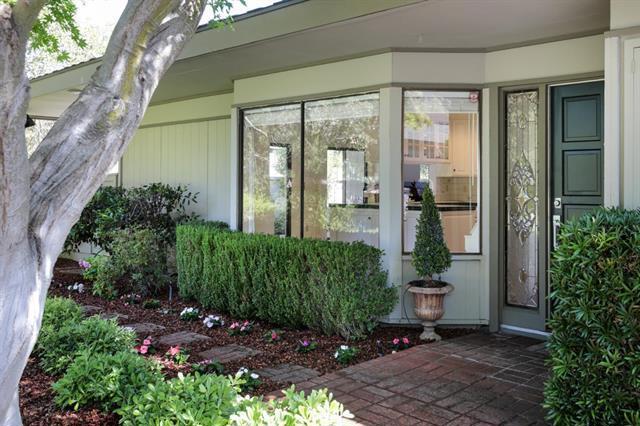 47 Bay Tree Lane, Los Altos CA: https://media.crmls.org/mediaz/f19df111-5b2f-4f02-8210-2bcc38438a85.jpg