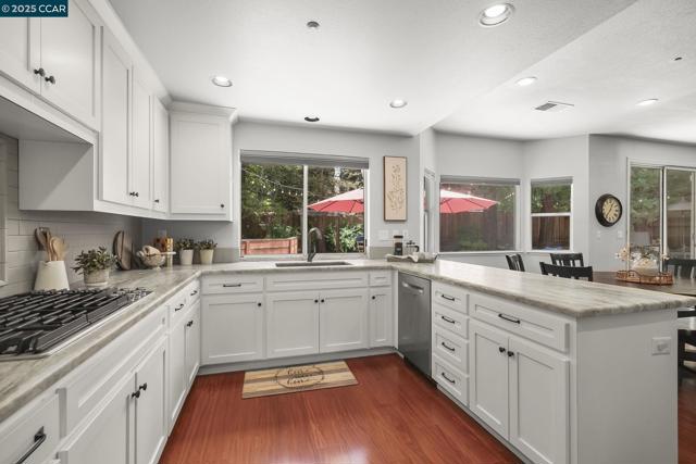 737 Alison Cir, Livermore CA: https://media.crmls.org/mediaz/f19dff08-f3f1-4442-acfc-5f2f44990a65.jpg