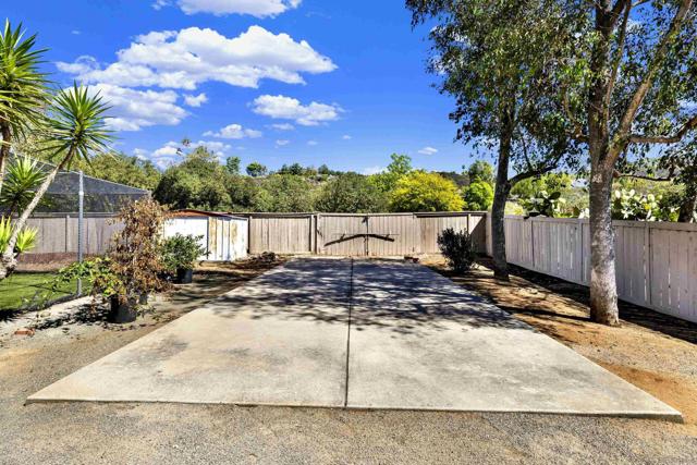 14265 Sandhill Rd, Poway CA: https://media.crmls.org/mediaz/f19e0de9-6dd8-4507-aac8-d40cdd7616a7.jpg