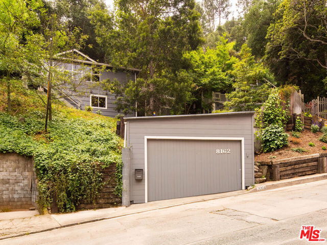 8162 Kirkwood Drive, Los Angeles CA: https://media.crmls.org/mediaz/f19f6c38-a0d4-45df-b40c-32c97ab3070e.jpg