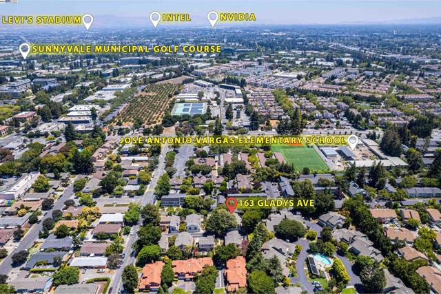 163 Gladys Ave, Mountain View CA: https://media.crmls.org/mediaz/f19f9d3c-b6ef-4521-b72c-395d976b749e.jpg