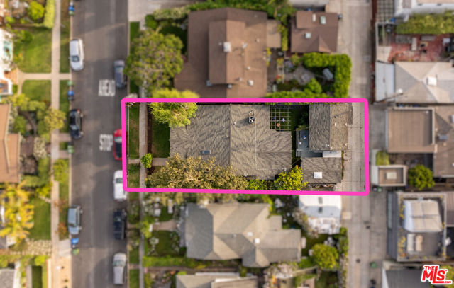 919 Venezia Avenue, Venice CA: https://media.crmls.org/mediaz/f1a019f1-2a05-471c-90aa-c2baf5b83b47.jpg