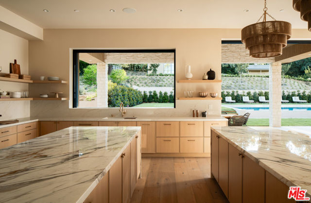 5287 Round Meadow Road, Hidden Hills CA: https://media.crmls.org/mediaz/f1a04472-2329-40e0-804b-96a8559ee82f.jpg