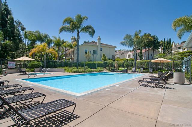 6013 Oakgate Row, La Jolla CA: https://media.crmls.org/mediaz/f1a15179-7752-41f0-b1f2-a68bef4917a3.jpg