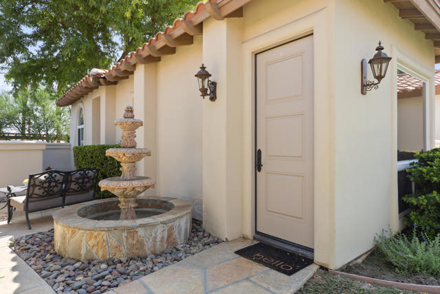 79953 Rancho La Quinta Drive, La Quinta CA: https://media.crmls.org/mediaz/f1a15690-319e-4551-8104-cda7e2dcea46.jpg