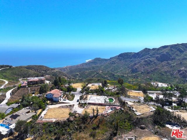 23309 W Paloma Blanca Drive, Malibu CA: https://media.crmls.org/mediaz/f1a22214-ccf5-4431-8393-f1ff67cff874.jpg