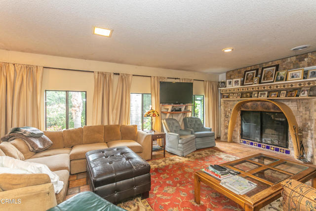 1400 Park Drive, Ojai CA: https://media.crmls.org/mediaz/f1a2a161-5ebe-4831-a794-26541fca41cc.jpg