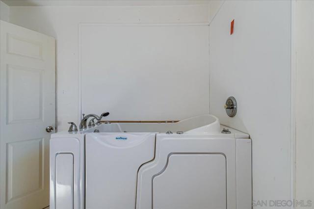 3245 Valley Street, Carlsbad CA: https://media.crmls.org/mediaz/f1a2a298-da9e-4771-a98c-d55b9cd5760e.jpg