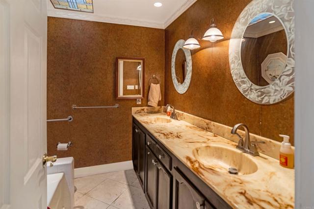 Detail Gallery Image 13 of 31 For 5221 Olive Hill Rd, Fallbrook,  CA 92028 - 7 Beds | 4 Baths