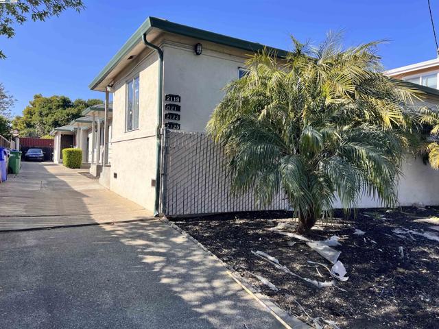 2119 94Th Ave, Oakland CA: https://media.crmls.org/mediaz/f1a38216-c130-467c-8e8f-7126bc7befda.jpg
