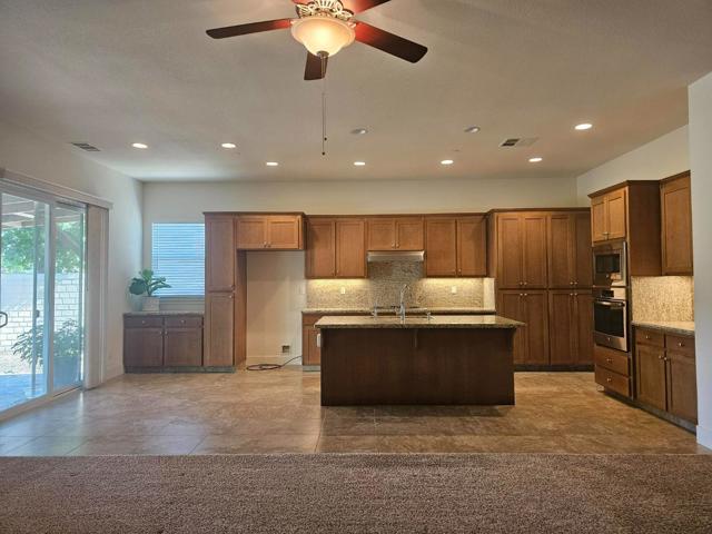 1703 Cobblefield Lane, Los Banos CA: https://media.crmls.org/mediaz/f1a3a5bb-0829-4dbe-a83f-95d61184da6a.jpg