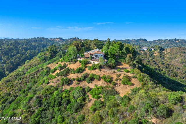 2457 Angelo Drive, Los Angeles CA: https://media.crmls.org/mediaz/f1a43a58-3ad3-4460-991f-c1831bfea4d8.jpg